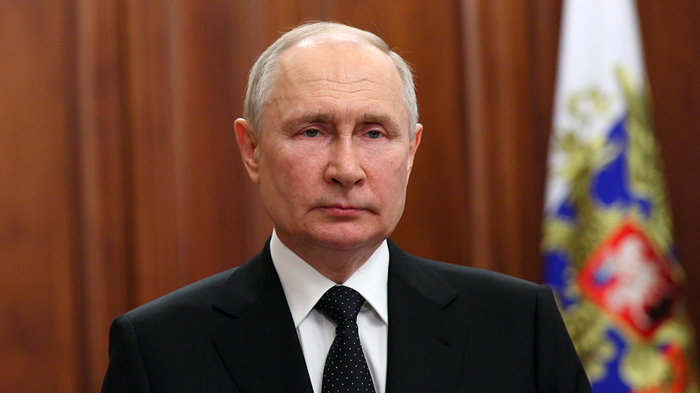 Kremlin Denies Putin Has Fled Moscow As Plane Vanishes From Flight ...